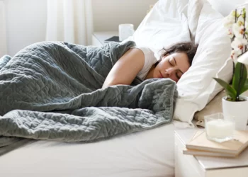 6 Ways to Incorporate a Weighted Blanket Into Your Home Décor