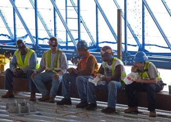 Tips On How To Manage Construction Worker Lunch Break