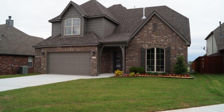 Three Advantages of Paving Your Driveway