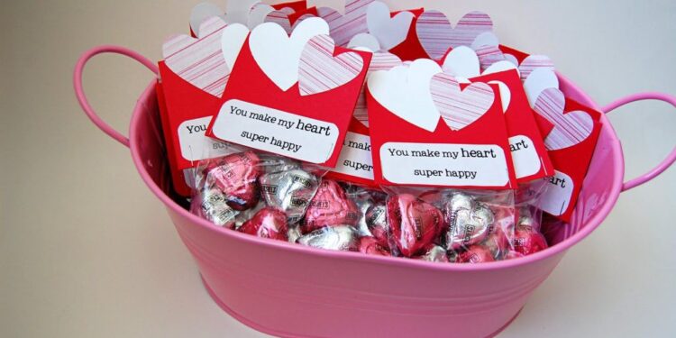 Why Paintings Make For the Best Romantic Gifts