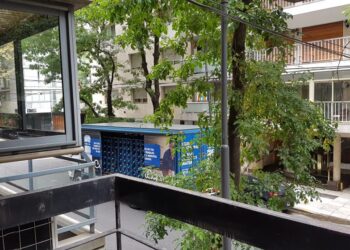 How to Equip a Workplace on the Balcony