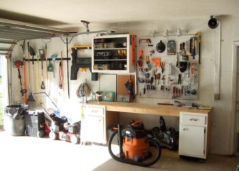 5 Tips To Make Your Garage A Comfortable Workshop