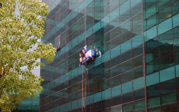 Why a high rise building façade should be clean