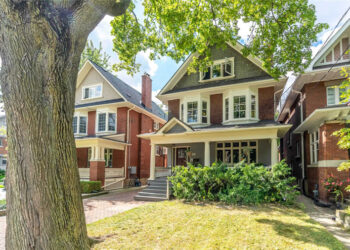What to Know When Buying a House in Toronto, Ontario