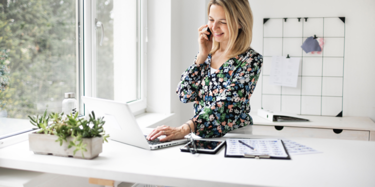 7 Advantages of Standing Desks