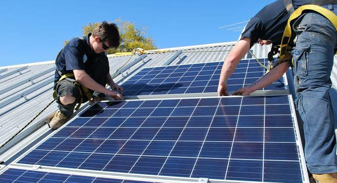 Solar Power vs Electricity: 5 Key Differences