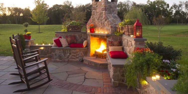 Fire Pits: Tips on Choosing the Right One for your Backyard