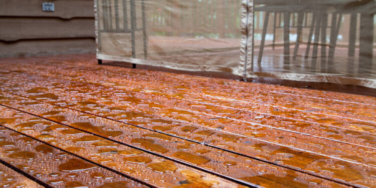 4 Do’s And Don’ts Of Sealing Your Deck