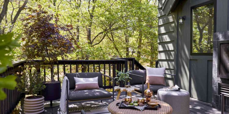 Transform Your Patio: 7 Stylish Outdoor Blind Ideas for Any Budget