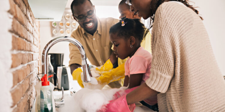 Family cleaning utensil
