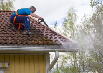 The Connection Between Clean Gutters and a Healthy Foundation