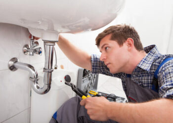 When Do You Need to Hire a Professional Plumber?