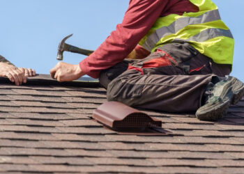 Signs that a Commercial Roof Requires Immediate Repairs