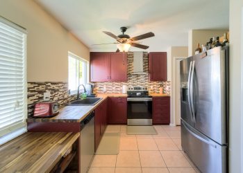 Kitchen-Linear-Earth-tones-Beige-Brown-Gray-Glossy-Glass-Travertine-Mosaic -Tile