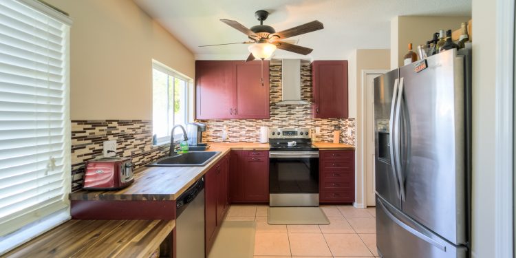 Kitchen-Linear-Earth-tones-Beige-Brown-Gray-Glossy-Glass-Travertine-Mosaic -Tile
