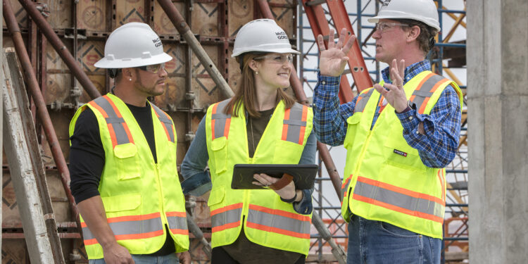 Staying Safe On Building Sites: What All Contractors Should Do