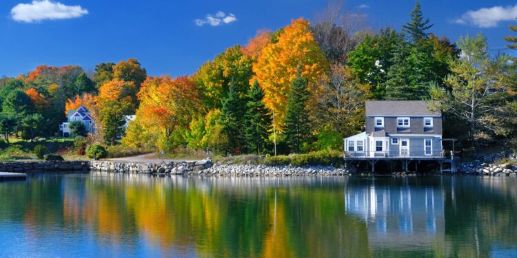The Pros and Cons of Buying a Lakefront Property
