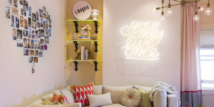 Benefits Of Using Modern Neon Sign For Decorating Office