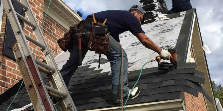 Basic Tools Used by a Roof Repair Specialist - House Integrals