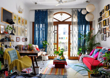 5 Ways to Modernize Your Home with Acrylic Furniture