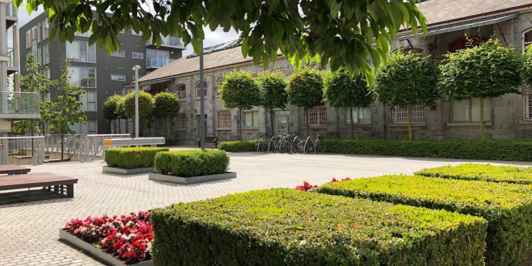 BENEFITS OF RESIDENTIAL AND COMMERCIAL LANDSCAPES