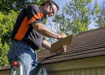 9 Roof Cleaning Tips Homeowners Should Know