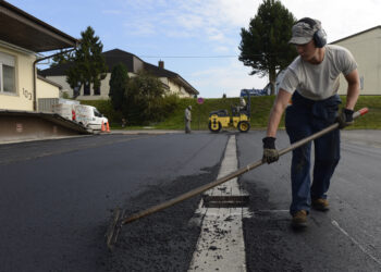 Tips for Maintaining Your Asphalt Driveway