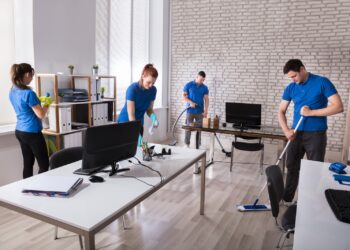 5 Advantages of Commercial Cleaning Services for Business Owners