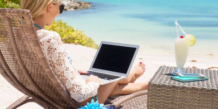 How to make money while traveling?