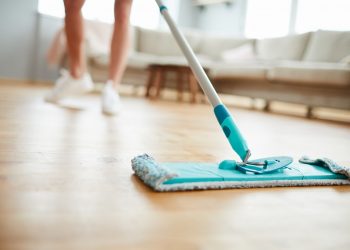 cleaning vinyl floors