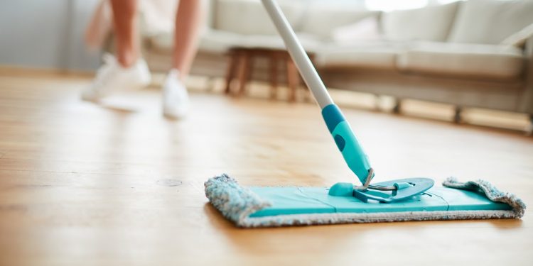 cleaning vinyl floors