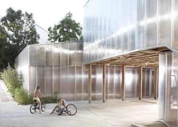 Why Use Polycarbonate in Building and Construction?