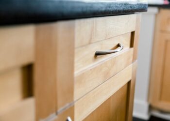 What are the different options for bars and knobs for your cabinet cupboards and drawers?