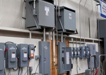 How Do Electricity Plans Compare for Commercial Users     