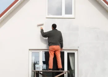 10 Reasons Why You Should Hire A Professional For New House Painting