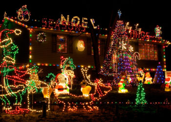 A Beginner’s Guide to Outdoor Christmas Decorating