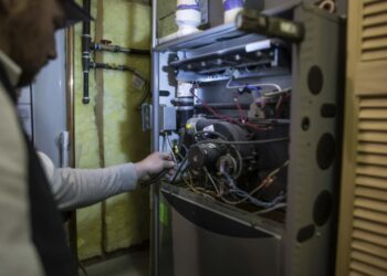 When to Call an Emergency Furnace Repair Specialist