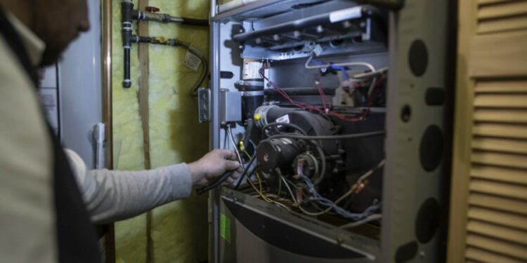 When to Call an Emergency Furnace Repair Specialist