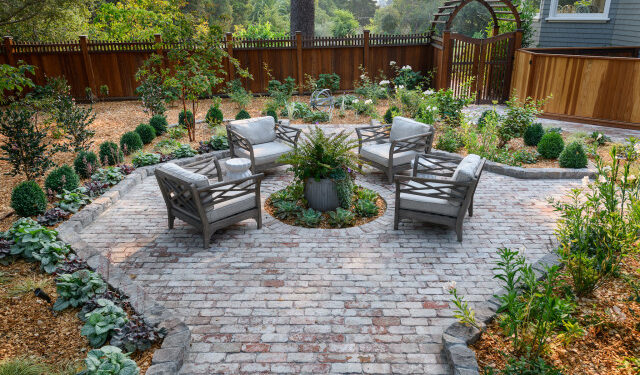 How to refresh your Backyard for every season using your Furniture?