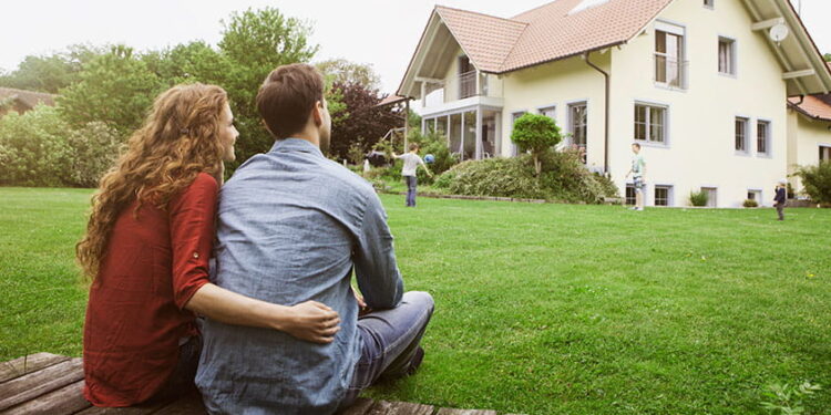 What Does Homeowners Insurance Cover?