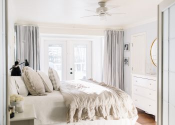 How to Decorate a Small Master Bedroom: A Decorator’s Insights