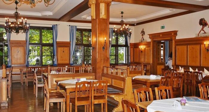 Why You Should Get Custom Chairs Made for Your Restaurant