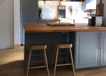 HOW TO REDESIGN A SMALL KITCHEN ON A BUDGET