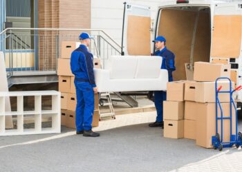 Moving Yourself VS Hiring a Moving Company: What is Cheaper?