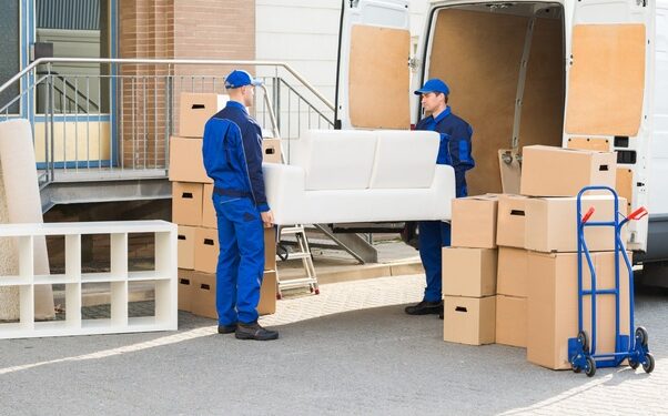 Moving Yourself VS Hiring a Moving Company: What is Cheaper?