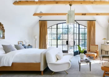 Simple Tricks to Make Your Bedroom Feel Extra Cozy