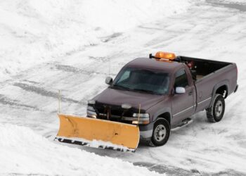How to effectively plow a parking lot: Tips & tricks
