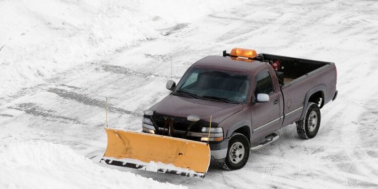 How to effectively plow a parking lot: Tips & tricks