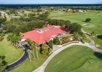 Interested In Living Near A Golf Course? Here Are All The Pros and Cons You Need To Consider!