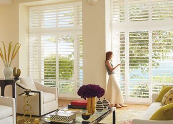 How to Layer Up Window Drapery in Your Contemporary Beach Home